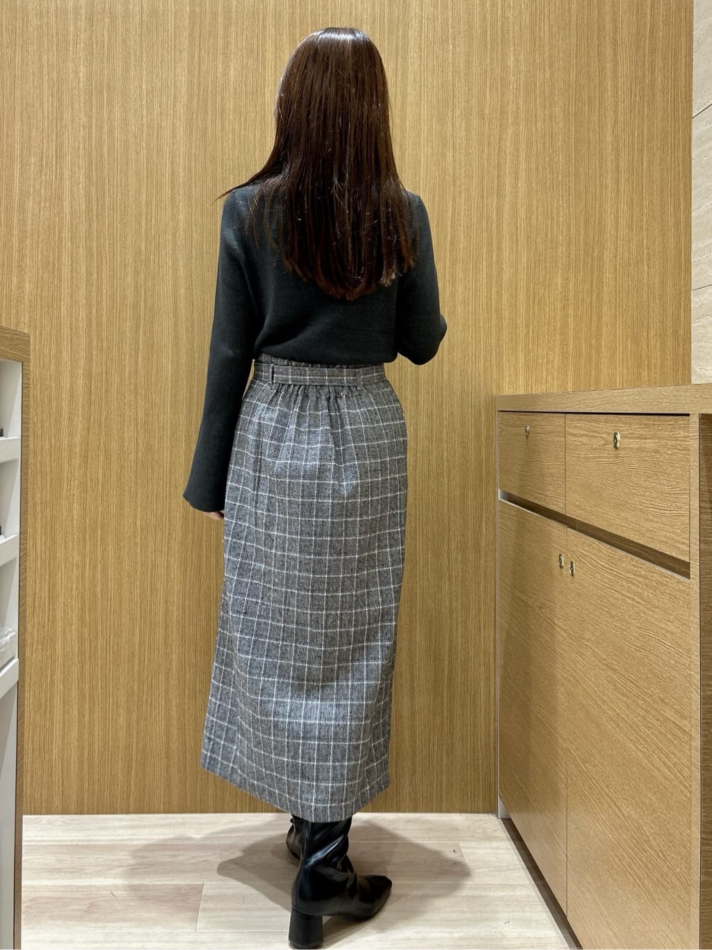 maiさんの「OPAQUE.CLIP｜チェックツイード ラップ風ナロースカート【洗濯機OK】」を使ったコーディネート