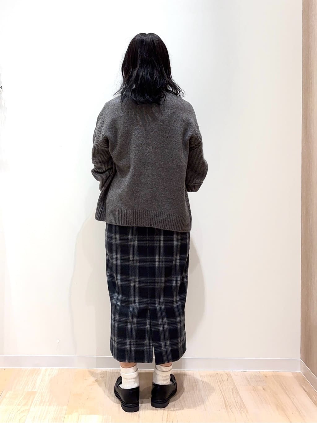 miraiさんの「grove｜ケーブルアクセント Vネックカーディガン」を使ったコーディネート