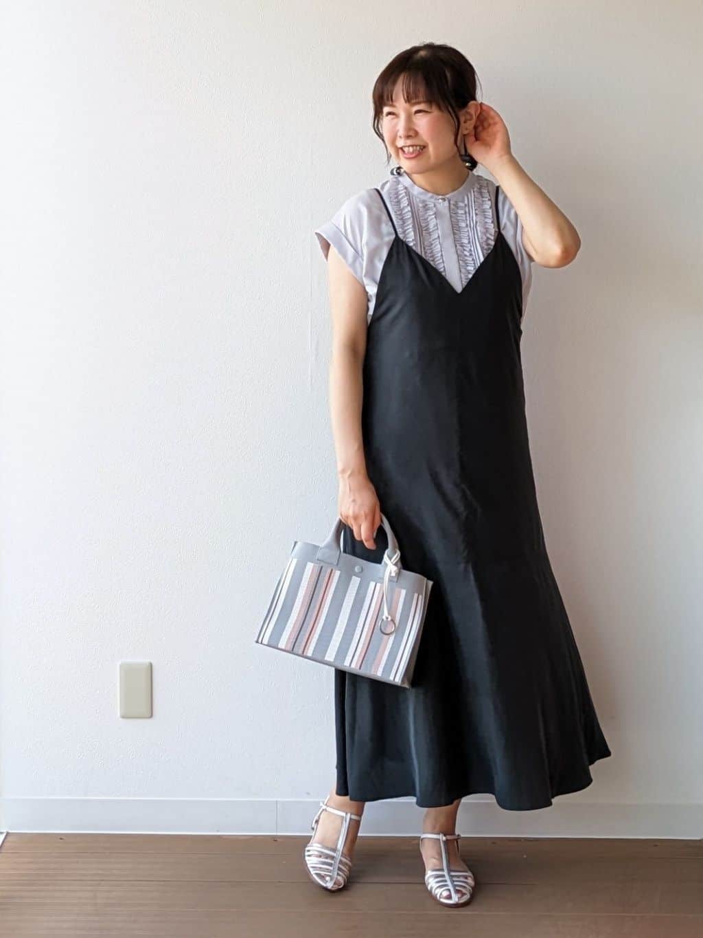 なみきさんの「UNTITLED｜【洗える/肩紐調節可能】パウダーキャミワンピース」を使ったコーディネート