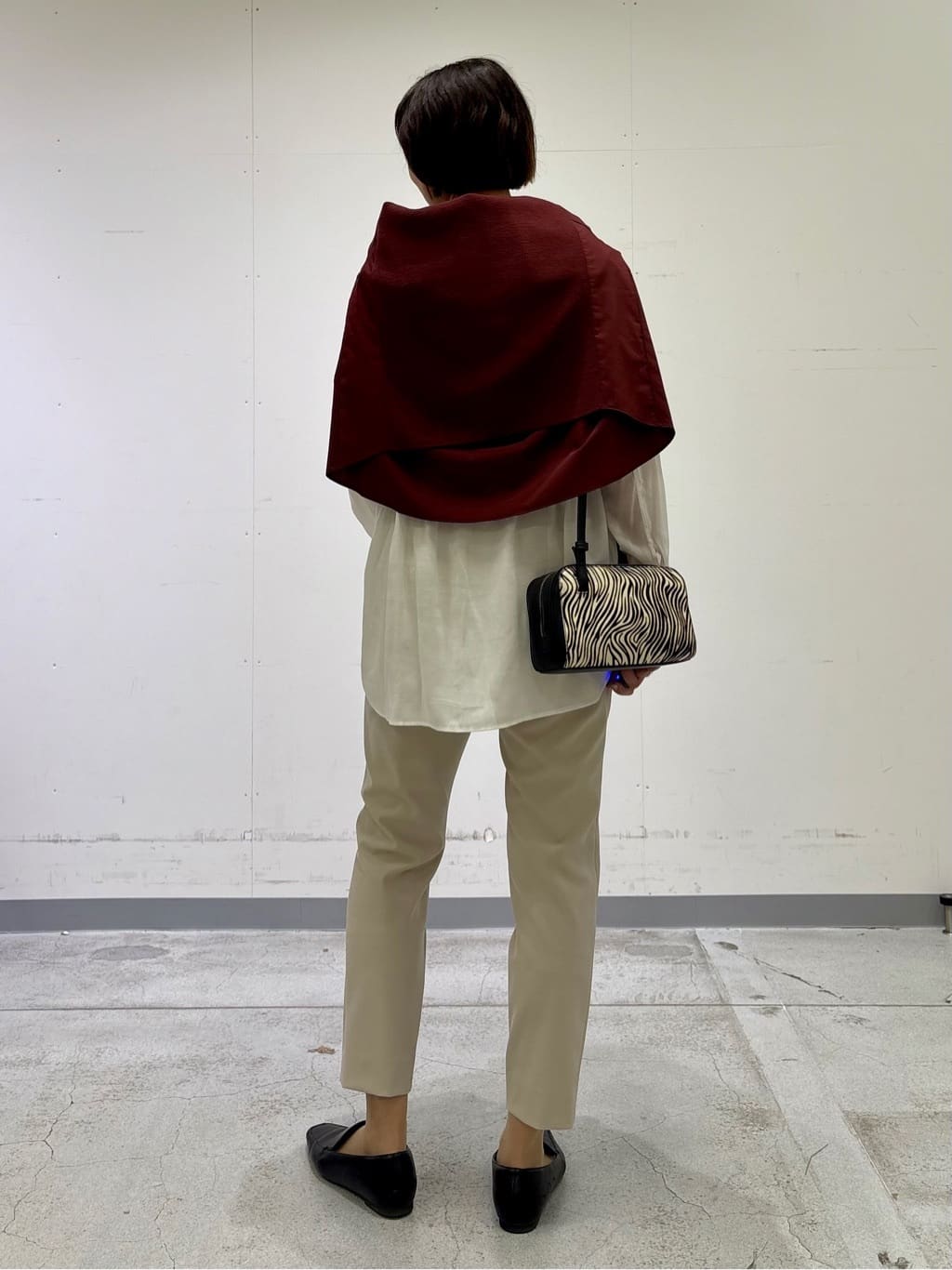 yuriさんの「INDIVI｜【きれいめ／ラメ】シャイニーローン ドレーピーブラウス」を使ったコーディネート