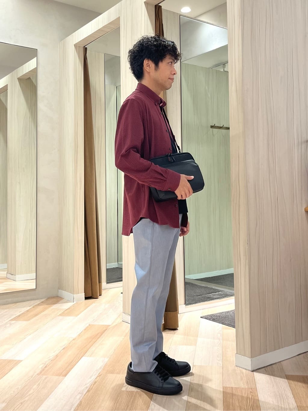 URAさんの「TAKEO KIKUCHI｜【全7サイズ&times;8色展開！】トップマルチヘリンボン パンツ」を使ったコーディネート