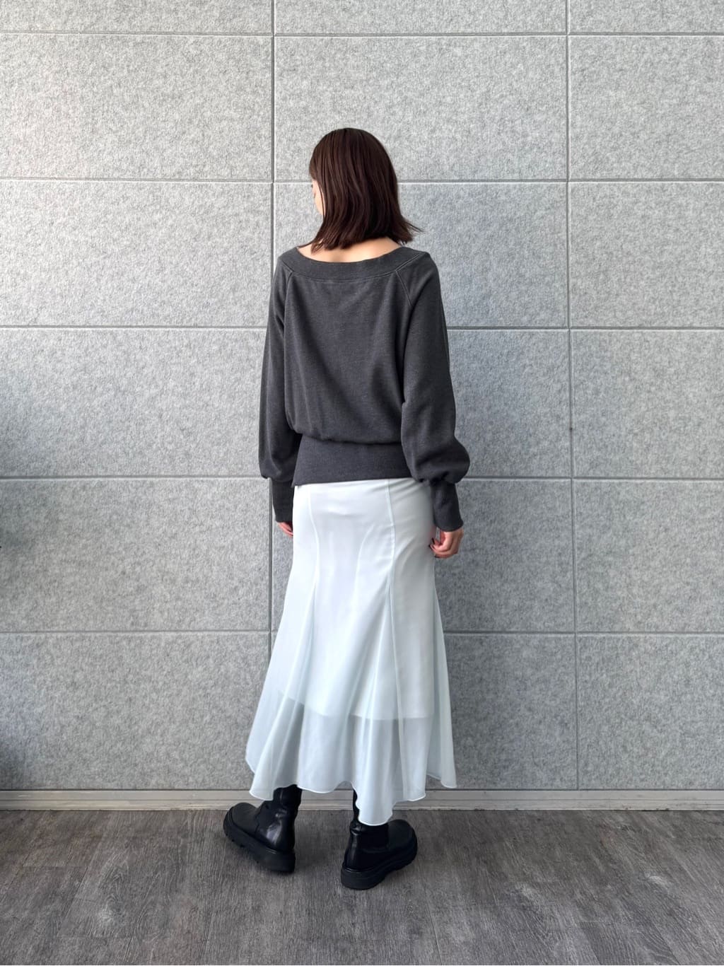 uchi__yamaさんの「CODE A｜off－shoulder sweat」を使ったコーディネート