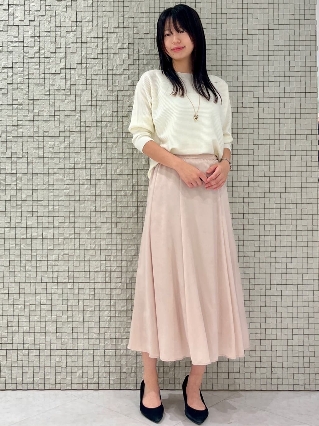 ナツキさんの「INDIVI｜【洗える／体型カバー】美シルエットニット」を使ったコーディネート