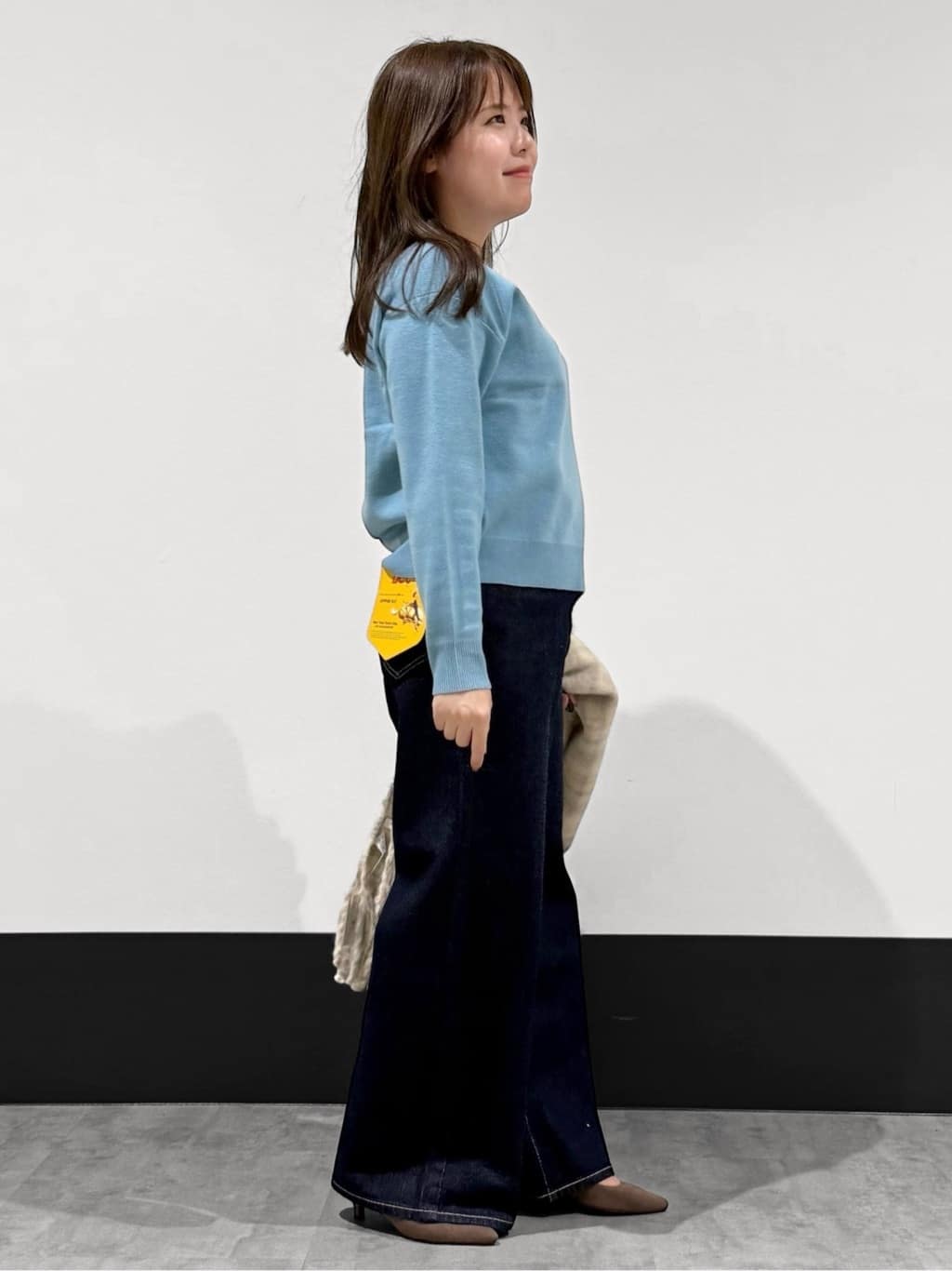 macchaさんの「THE SHOP TK｜【すっきりシルエットが叶う】大人のためのVネックニット/毛玉になりにくい/静電気防止/洗濯機OK」を使ったコーディネート
