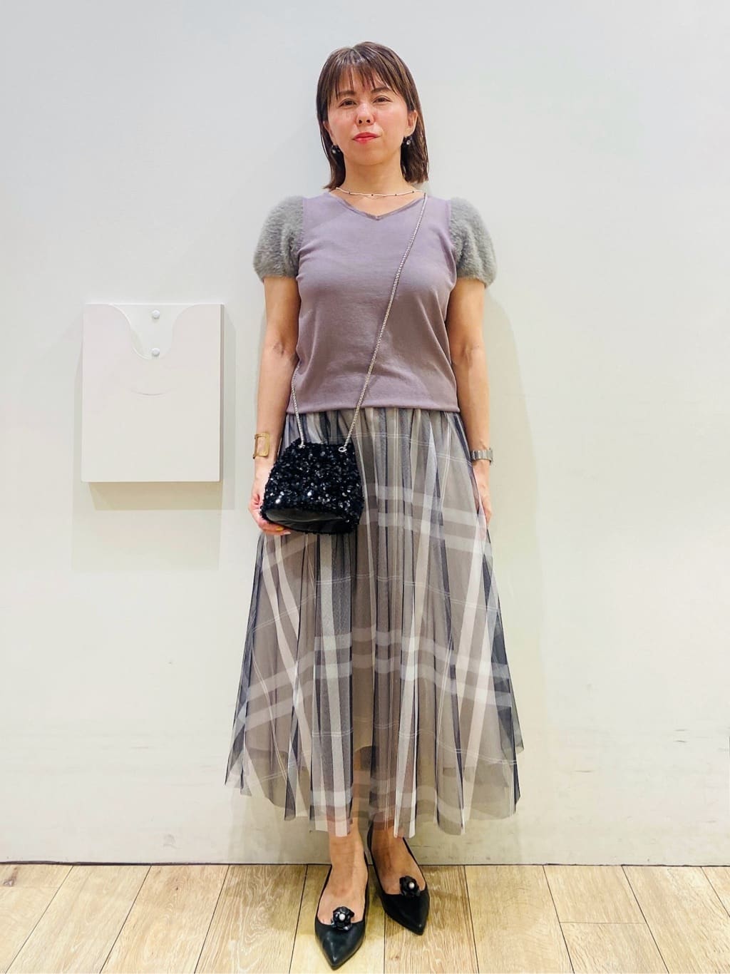 YUKOさんの「index｜《6色展開》フェザーパフスリーブVネックニット【洗濯機洗い可】」を使ったコーディネート