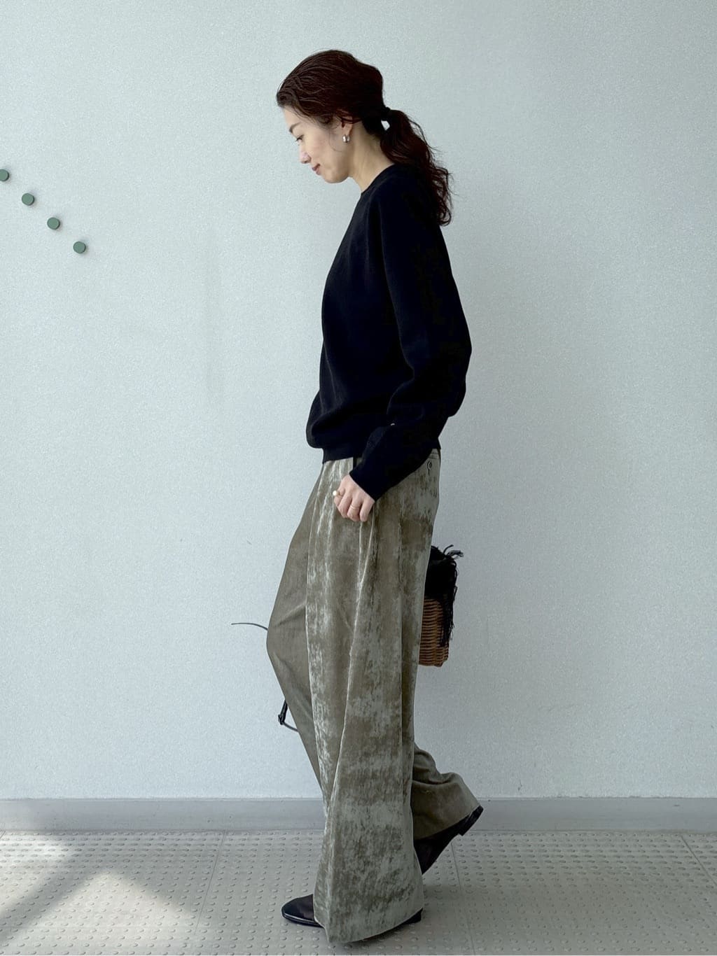 saitoさんの「DRESSTERIOR｜ソフト別珍イージーパンツ」を使ったコーディネート