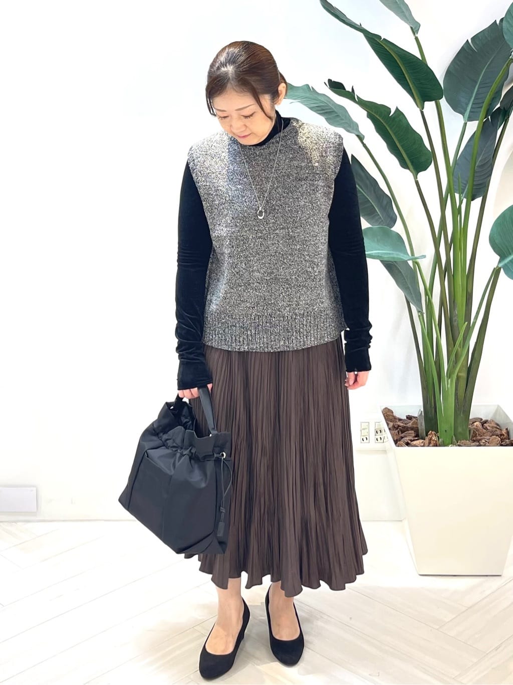 Tomoさんの「UNTITLED｜【ハイネック/レイヤード/重ね着におすすめ】トリコットベロア シアーインナー」を使ったコーディネート