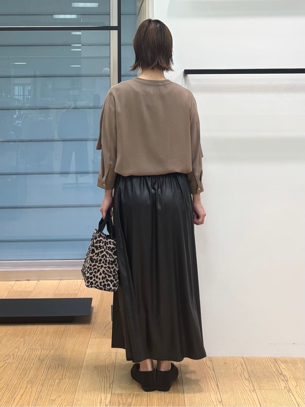 asamiさんの「INDIVI｜【羽織りとしても活躍！】ケープカラーブラウス」を使ったコーディネート