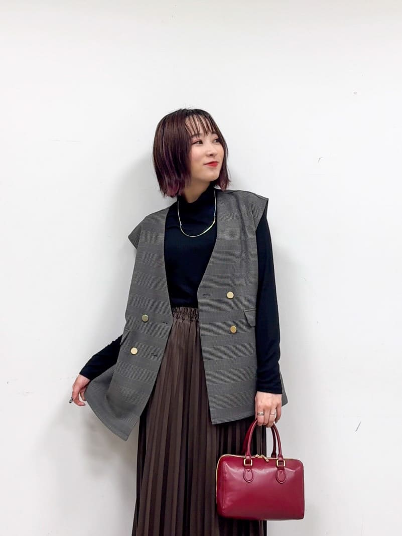 𝐜𝐡𝐢𝐤𝐚さんの「SHOO･LA･RUE｜【S-LL/セットアップ可/洗濯後しわになりにくい】ダブルベスト」を使ったコーディネート