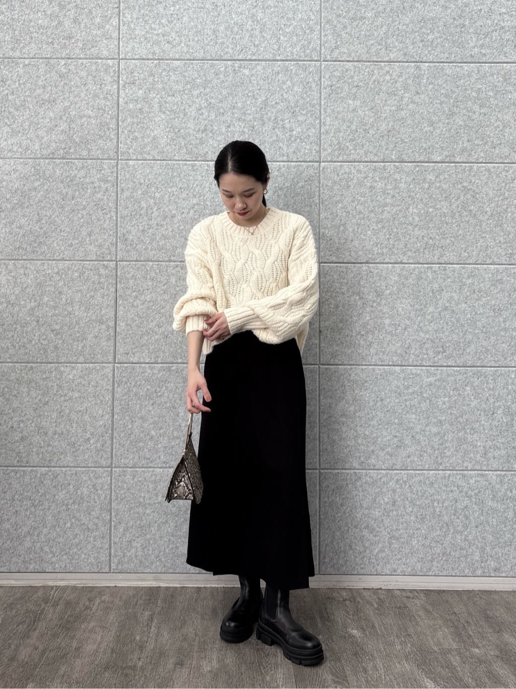 ひなさんの「INDIVI｜シャインツイルラップスカート」を使ったコーディネート