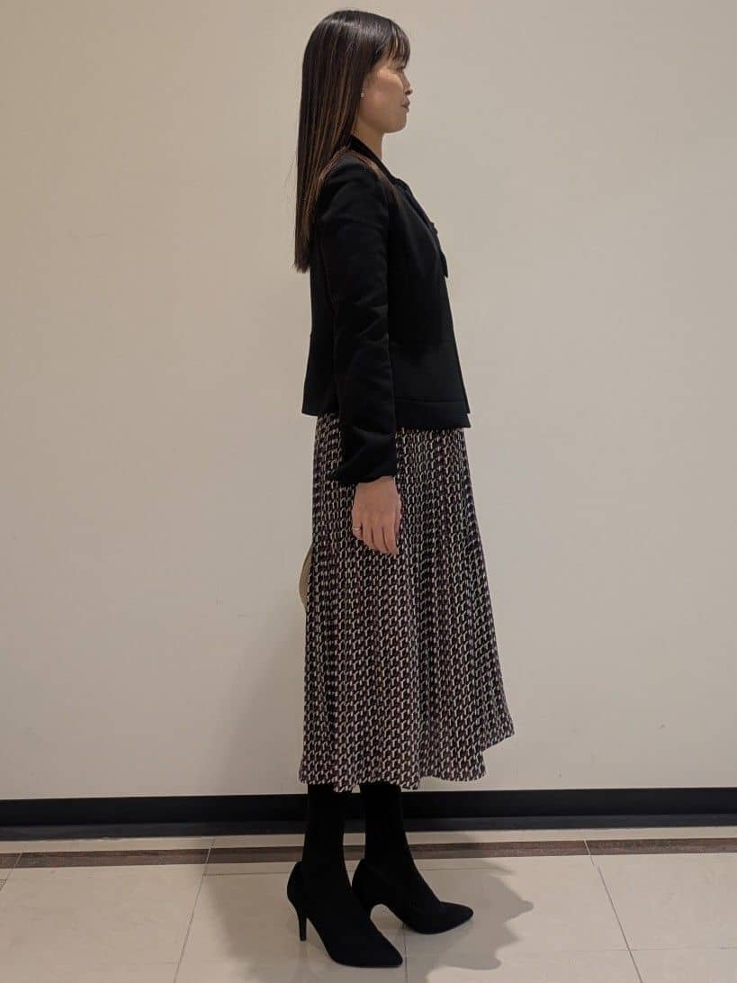 mikiさんの「COUP DE CHANCE｜【リボン取り外し可】幾何柄プリーツワンピース」を使ったコーディネート
