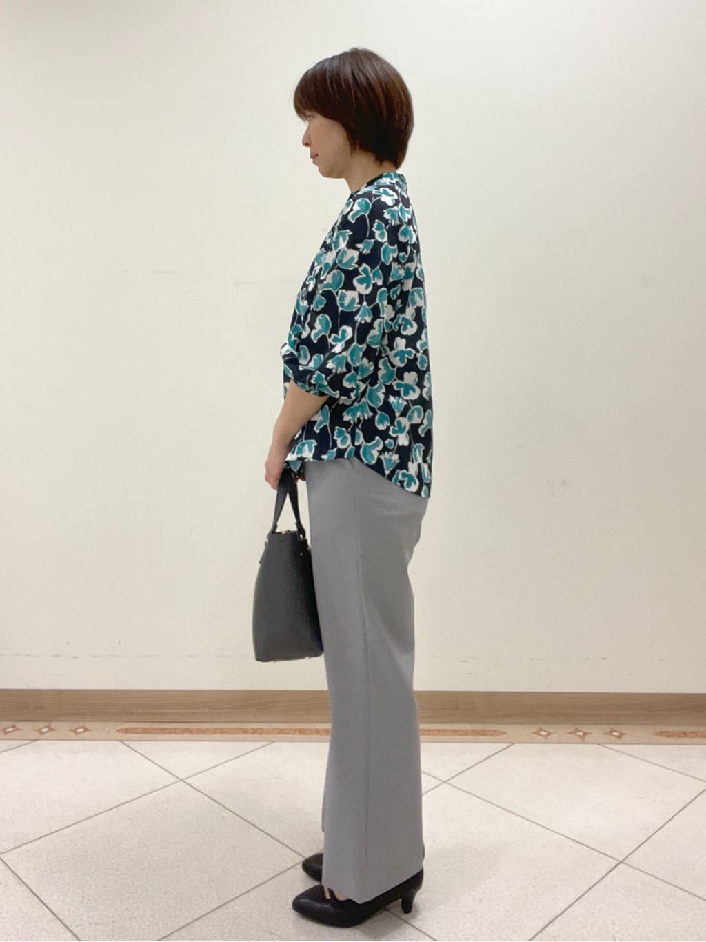 hanaさんの「Reflect｜【ジャケットのインナーにおすすめ◎】花柄タックデザインブブラウス」を使ったコーディネート
