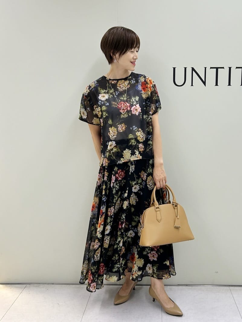 Mikiさんの「UNTITLED｜【セットアップ可/花柄エレガント】アンティークフラワー柄ブラウス」を使ったコーディネート