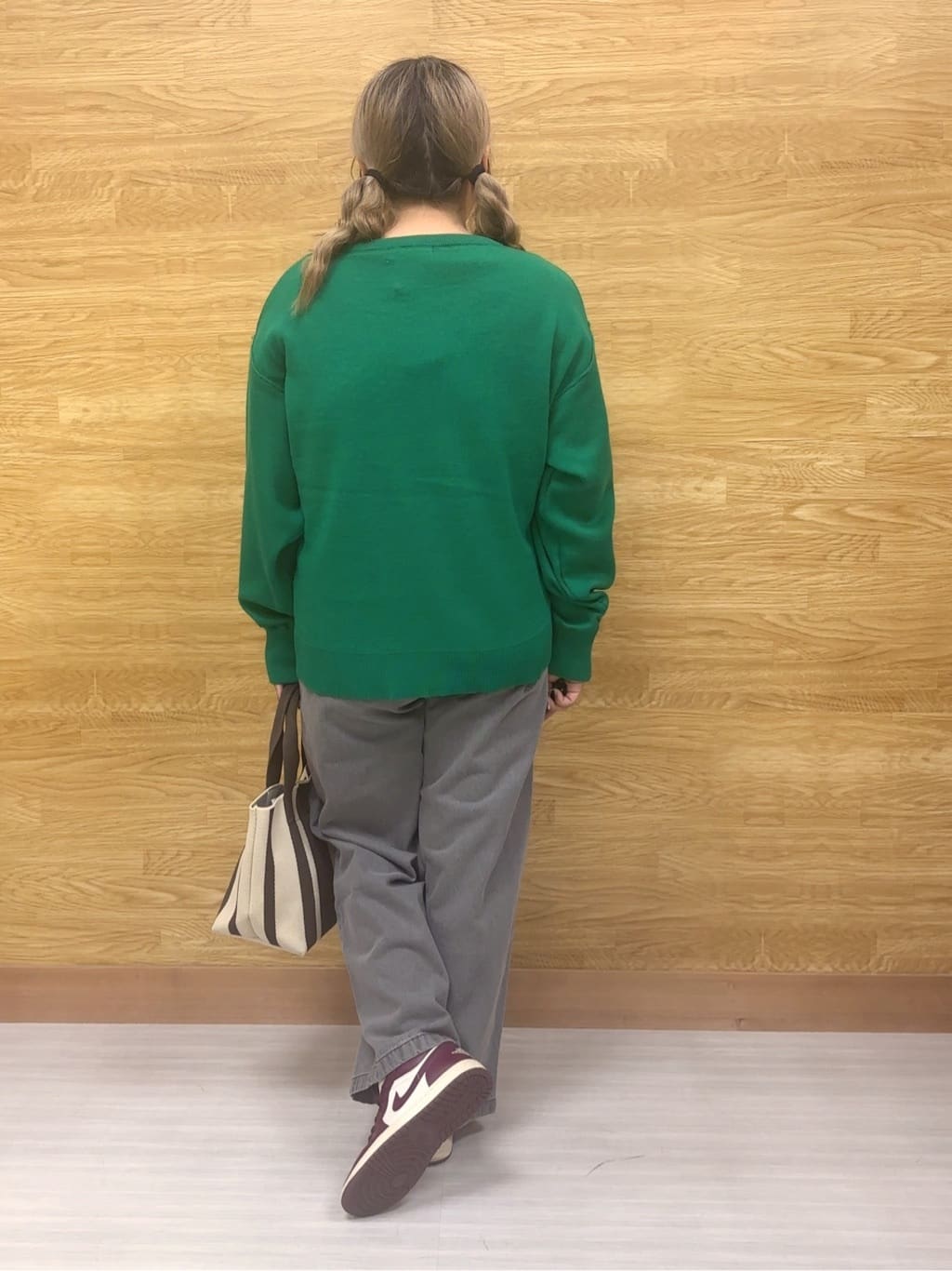 ぁむさんの「SHOO･LA･RUE｜【洗濯機可/ちくちくしにくい】大人カジュアルを叶える スウェットライクニット」を使ったコーディネート