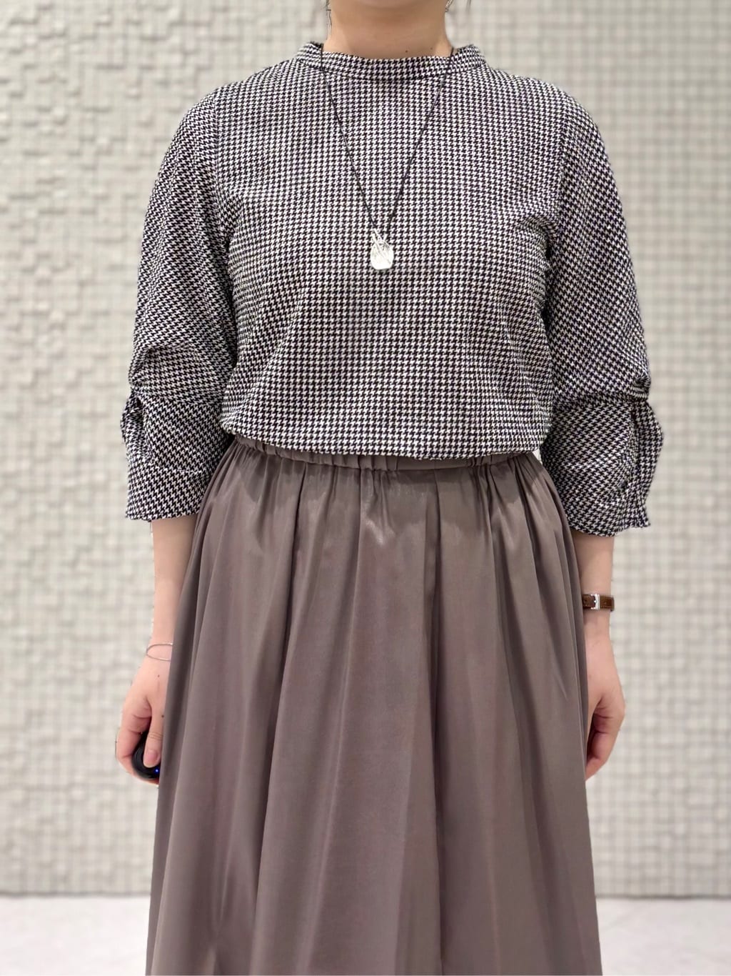 sakuさんの「INDIVI｜レザー調ギャザースカート」を使ったコーディネート