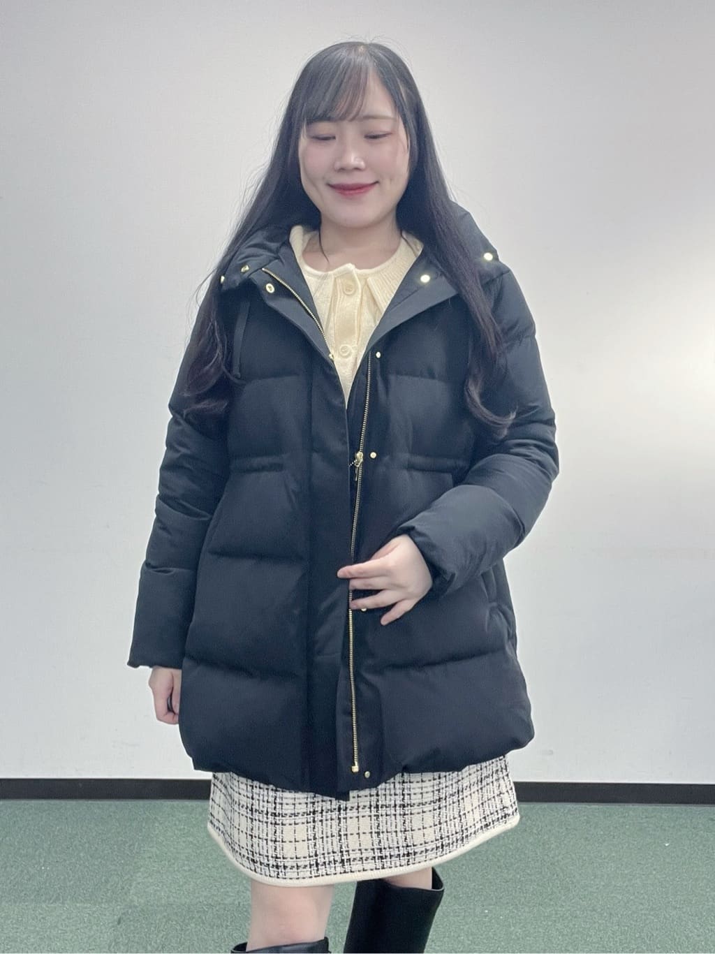 Hitomiさんの「index｜KAWADAダウンドロストミドルコート【撥水／洗濯機OK／2WAY／静電気防止裏地】《XS～3L》」を使ったコーディネート