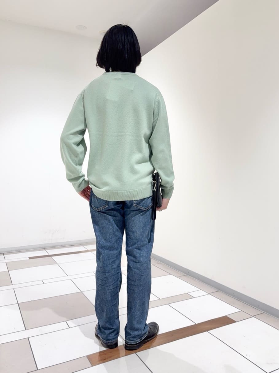 及川さんの「TAKEO KIKUCHI｜【Air Palette Knit】ワンポイント カラーニット プルオーバー」を使ったコーディネート