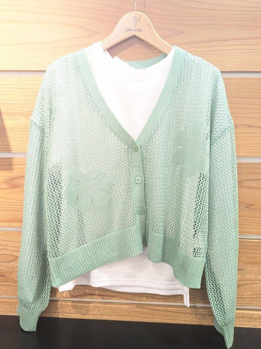 akiharuさんの「SHOO･LA･RUE｜【2点セット】ラメメッシュニットカーディガン＋ロンTセット」を使ったコーディネート