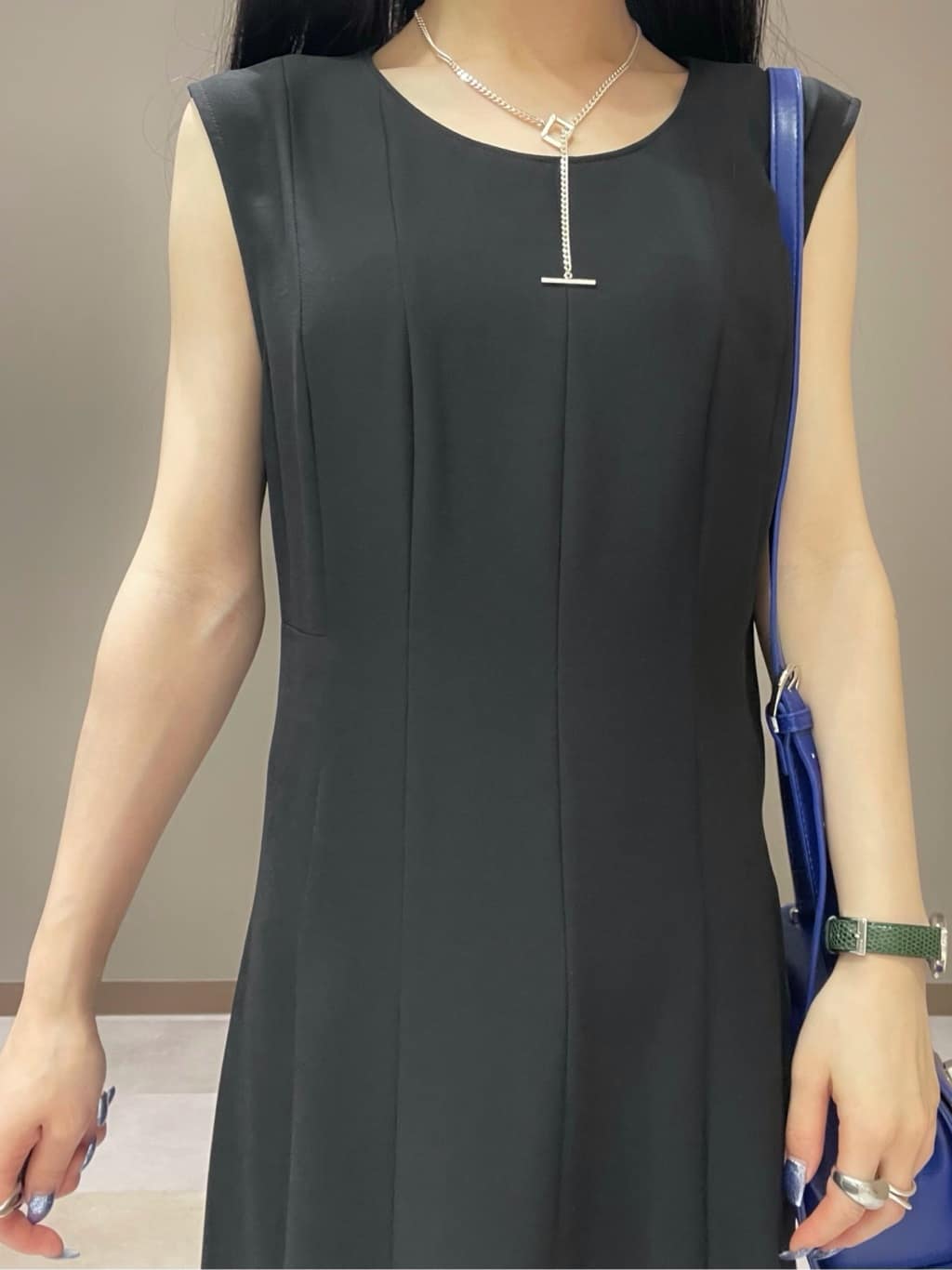 KEIKOさんの「INDIVI｜【通年活躍！／アンサンブル可能】クルーネックカーディガン」を使ったコーディネート