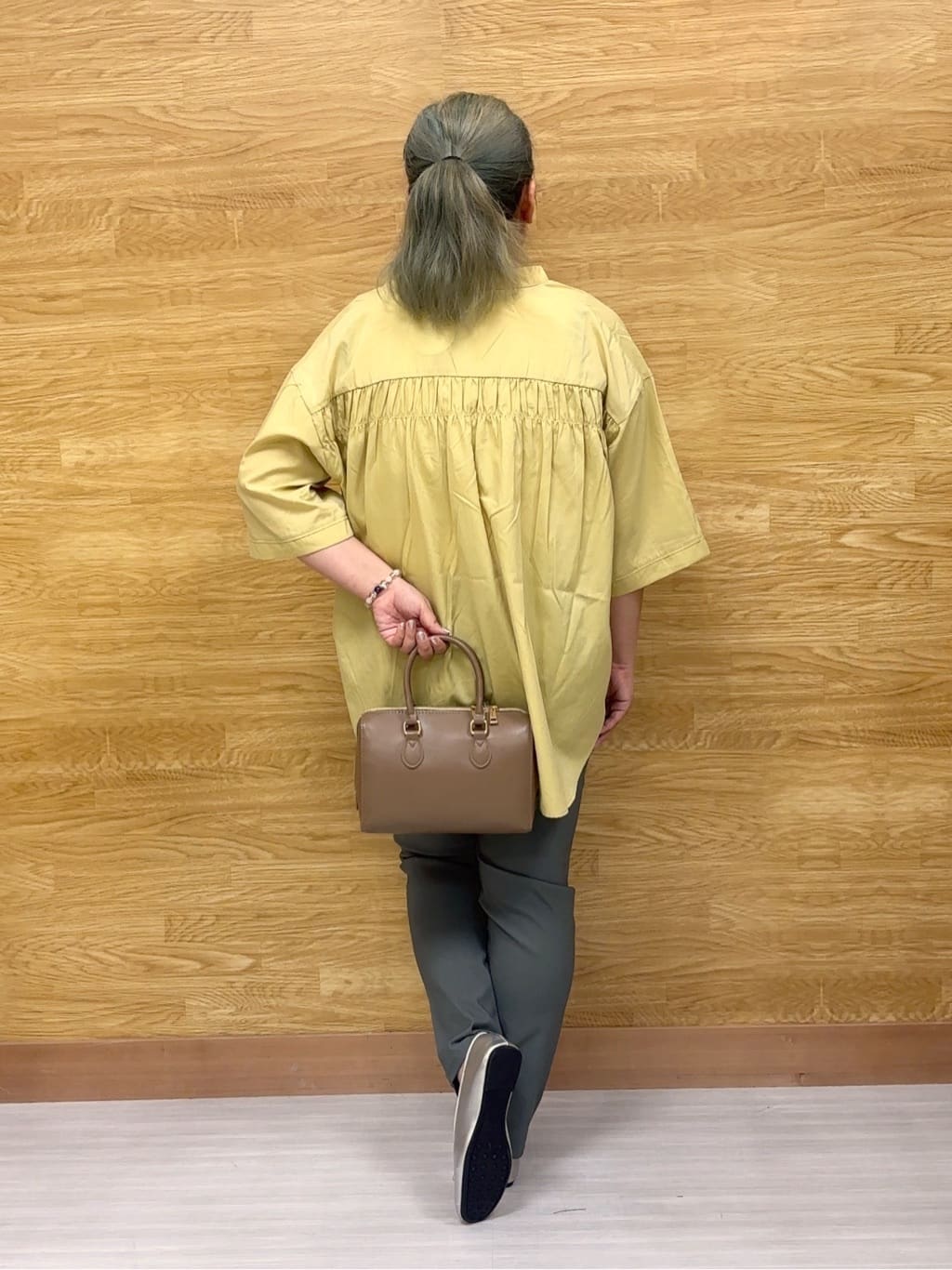 ぁむさんの「SHOO･LA･RUE｜【S-LL/洗濯後しわになりにくい】バックギャザーがアクセント スッキパーブラウス」を使ったコーディネート