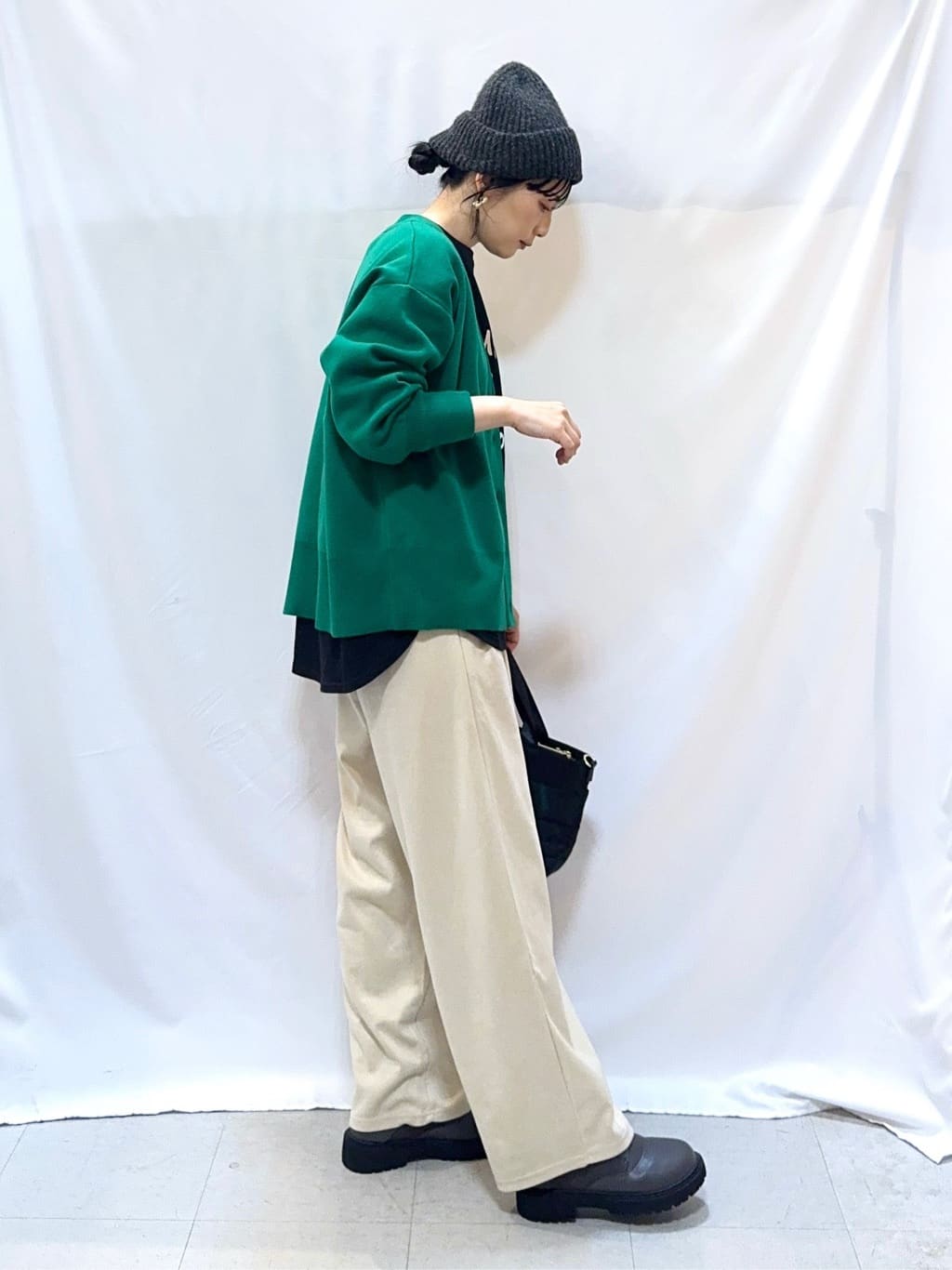 𝐇𝐢𝐫𝐨𝐦𝐢さんの「SHOO･LA･RUE｜【洗える/毛玉レス】表面がきれいなVネックカーディガン」を使ったコーディネート