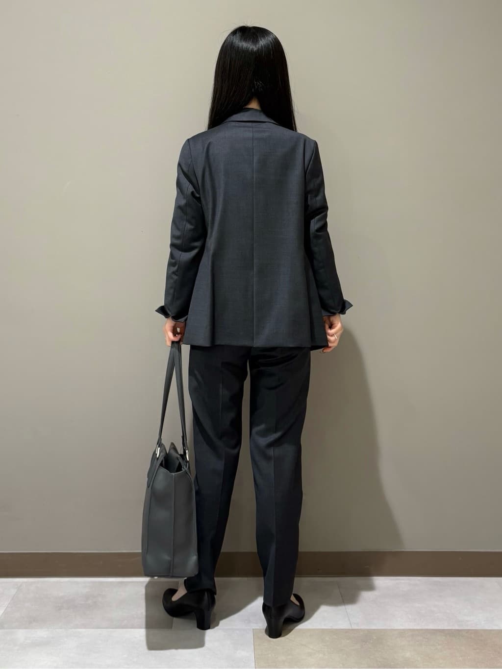KEIKOさんの「INDIVI｜【日本製／スーツ／通勤】シルクウールストレッチ ダブルジャケット」を使ったコーディネート