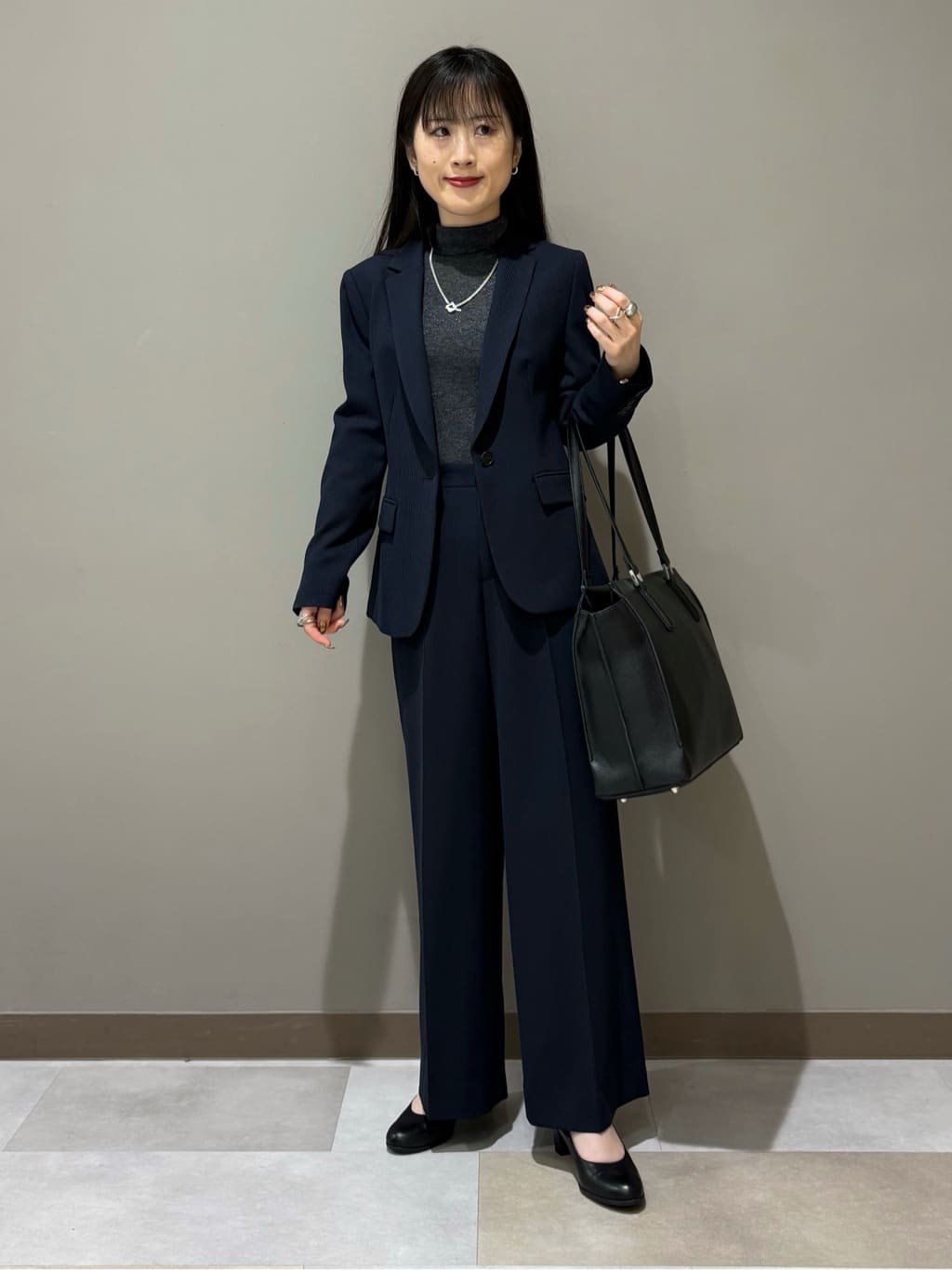 KEIKOさんの「INDIVI｜【日本製／通勤スーツ】プレシャスドビー ノーカラージャケット」を使ったコーディネート