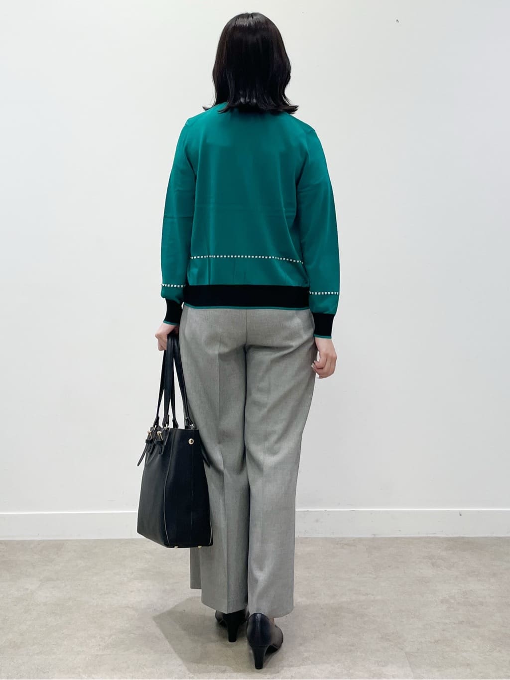 yukariさんの「Reflect｜【WEB先行カラーあり／手洗い可／アンサンブル可】バイカラーカーディガン」を使ったコーディネート
