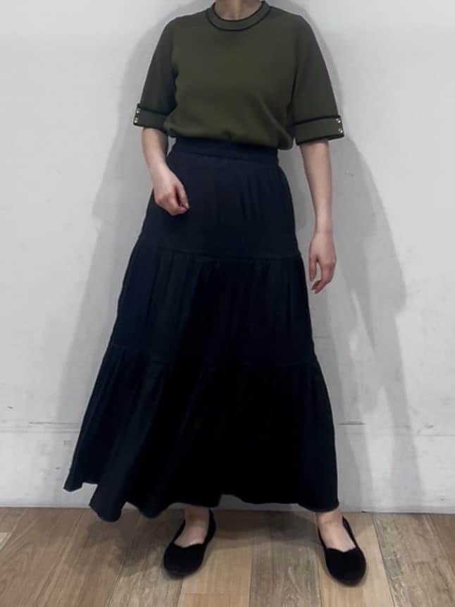 山さんさんの「grove｜軽やかに体型カバーも叶う　シャーリングティアードスカート」を使ったコーディネート