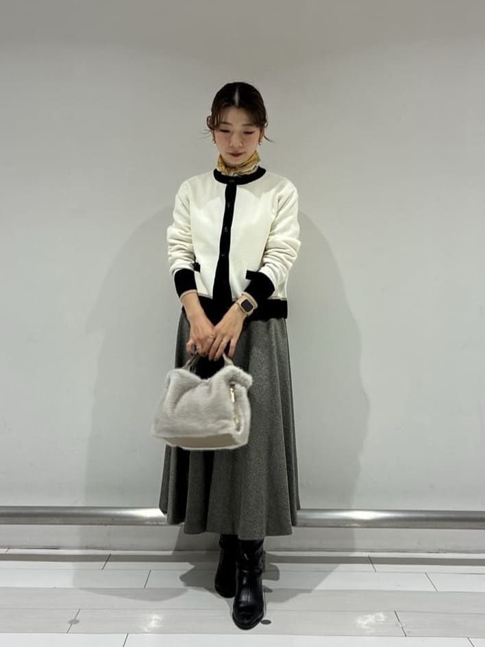Rinさんの「UNTITLED｜【ミディ丈/ウール混】クラシカルヘリンボーン　ラメスカート」を使ったコーディネート