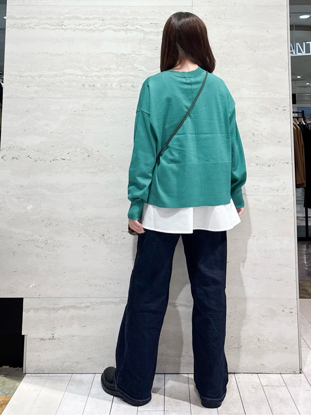 かほさんの「OPAQUE.CLIP｜《ツインセット》リラクシーサイドスリットニット&times;ドッキングタンク【洗濯機洗い可】」を使ったコーディネート