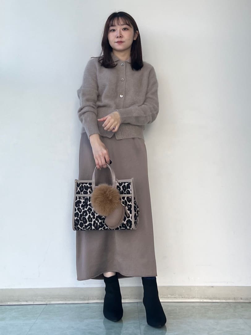 KAHOさんの「UNTITLED｜【ふわふわニット/オンオフ使える】フォックスカシミヤ衿付きカーディガン」を使ったコーディネート
