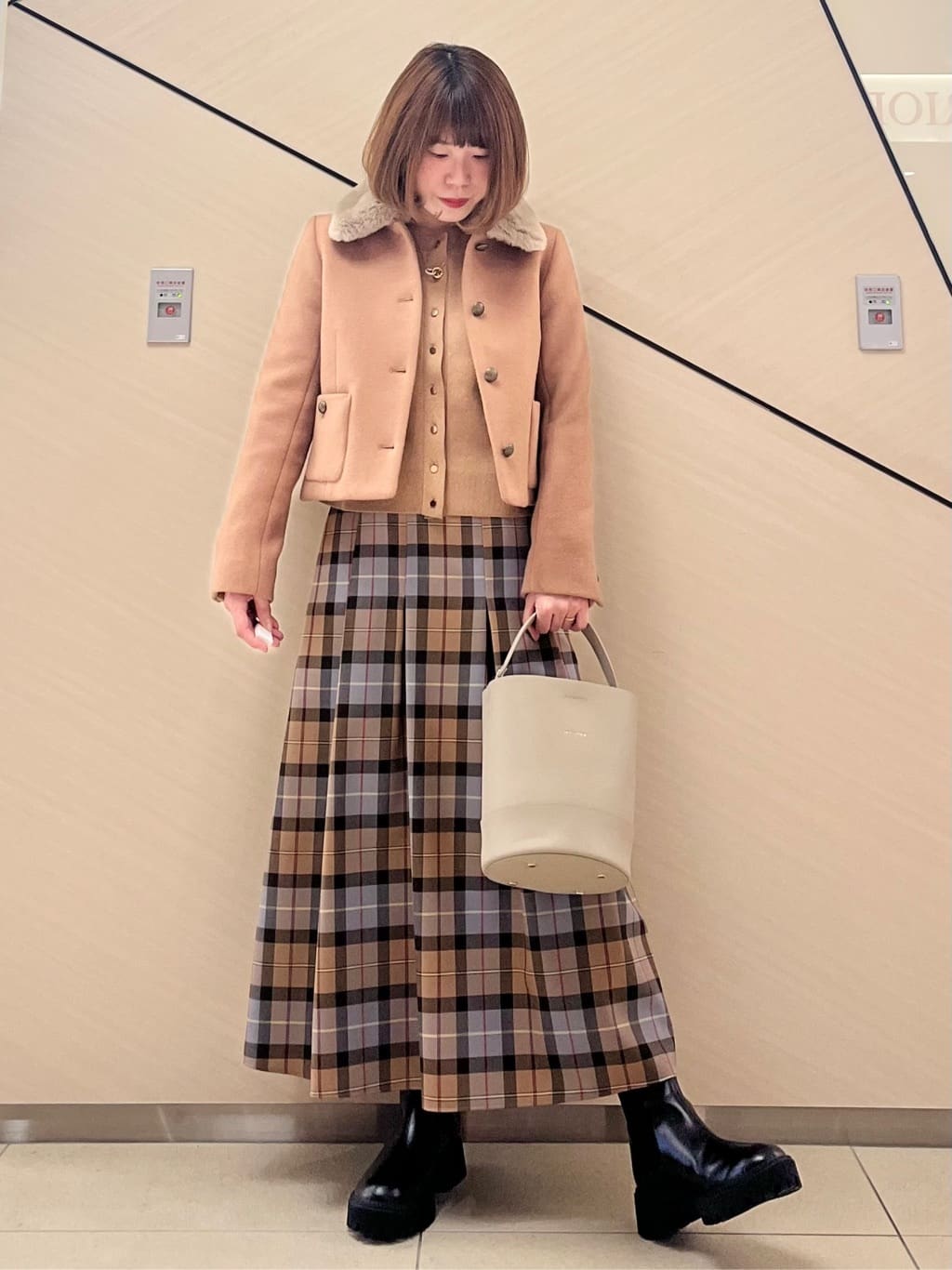 yahataさんの「DRESSTERIOR｜◆チェックタックソフトプリーツスカート」を使ったコーディネート