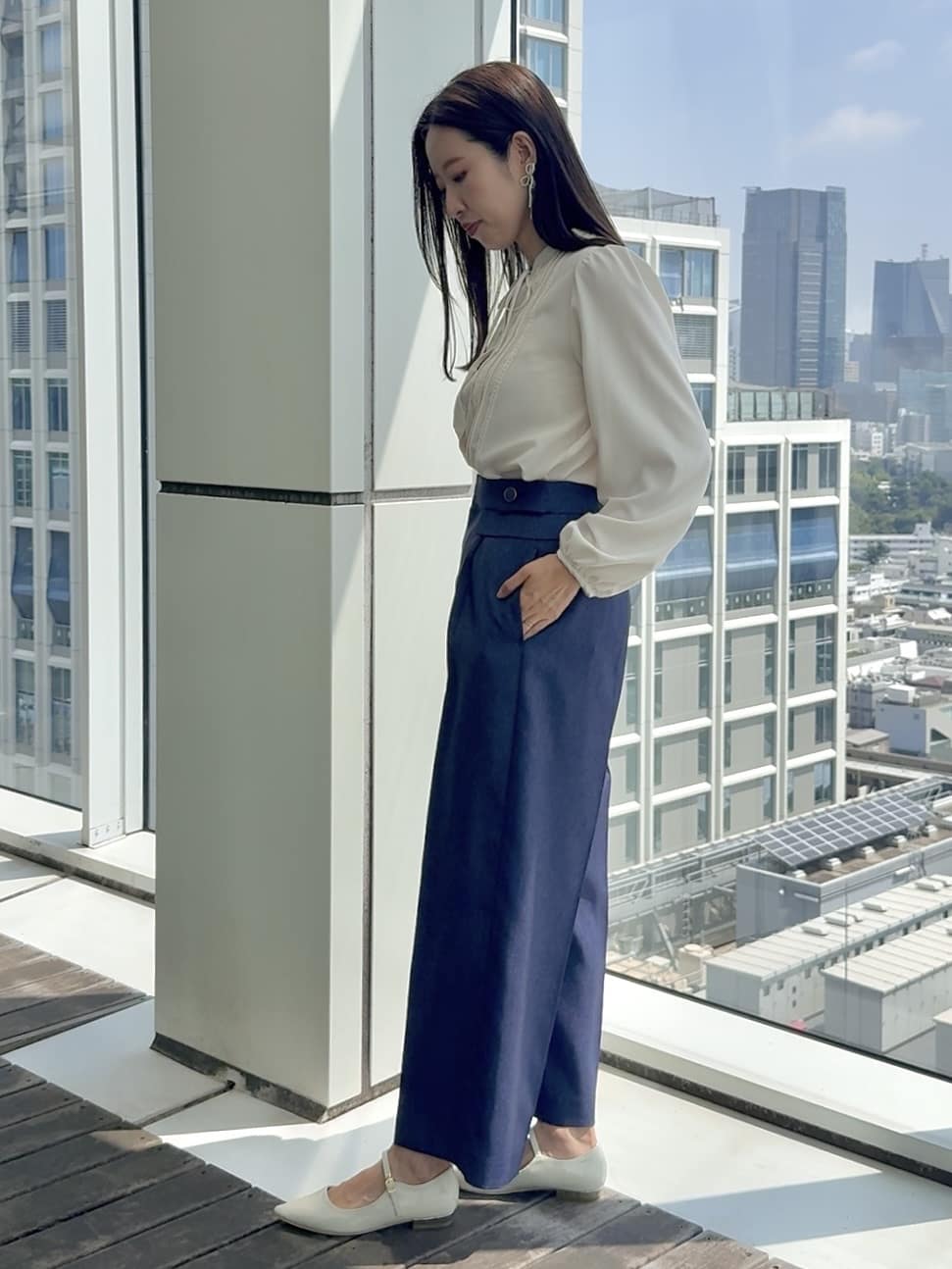 teiさんの「Couture brooch｜【大人可愛い・通勤】ピンタックレースブラウス」を使ったコーディネート