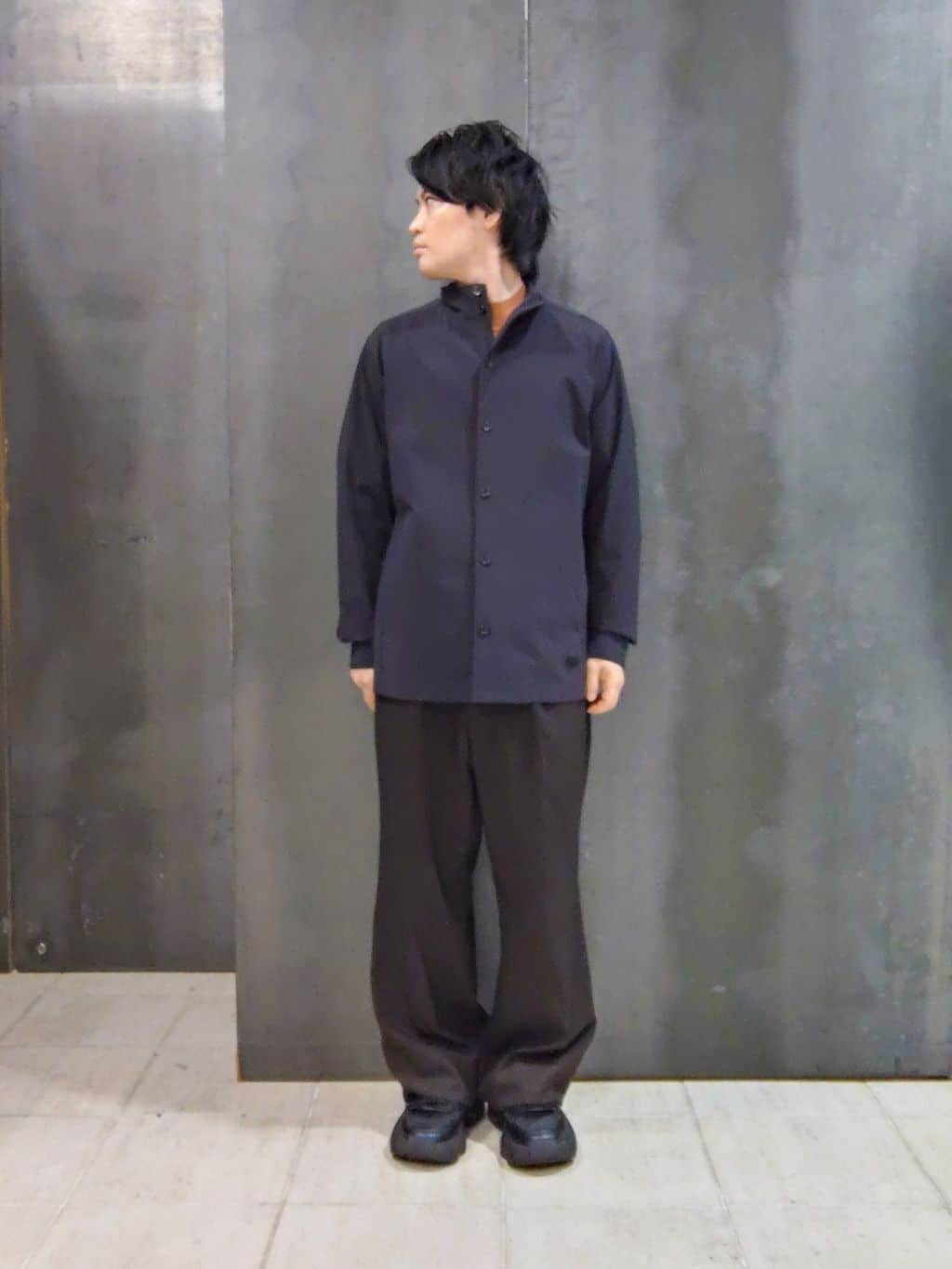 shiominさんの「TAKEO KIKUCHI｜【3D ナイロン ストレッチ】スタンドカラー シャツブルゾン」を使ったコーディネート