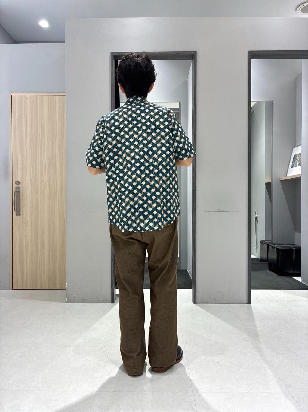 わいずみさんの「TAKEO KIKUCHI｜【COOL CITY WEAR】籠目アート柄 サッカーシャツ /通気性」を使ったコーディネート