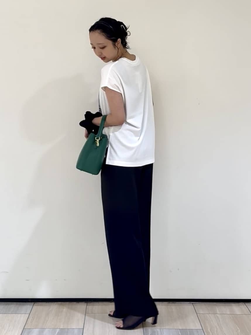 YUKAさんの「UNTITLED｜【接触冷感/UVカット/ウエストゴム】センタープレスツイルパンツ」を使ったコーディネート