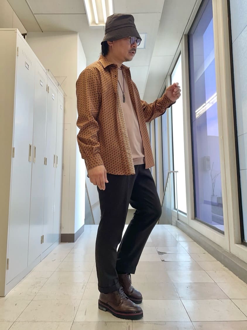 MAKOTO AIさんの「TAKEO KIKUCHI｜ボーラーハット柄 長袖シャツ」を使ったコーディネート