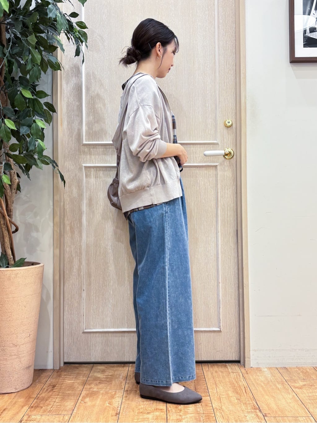 なみさんの「SHOO･LA･RUE｜冷房対策にも 上品なシアー感のニットパーカ」を使ったコーディネート