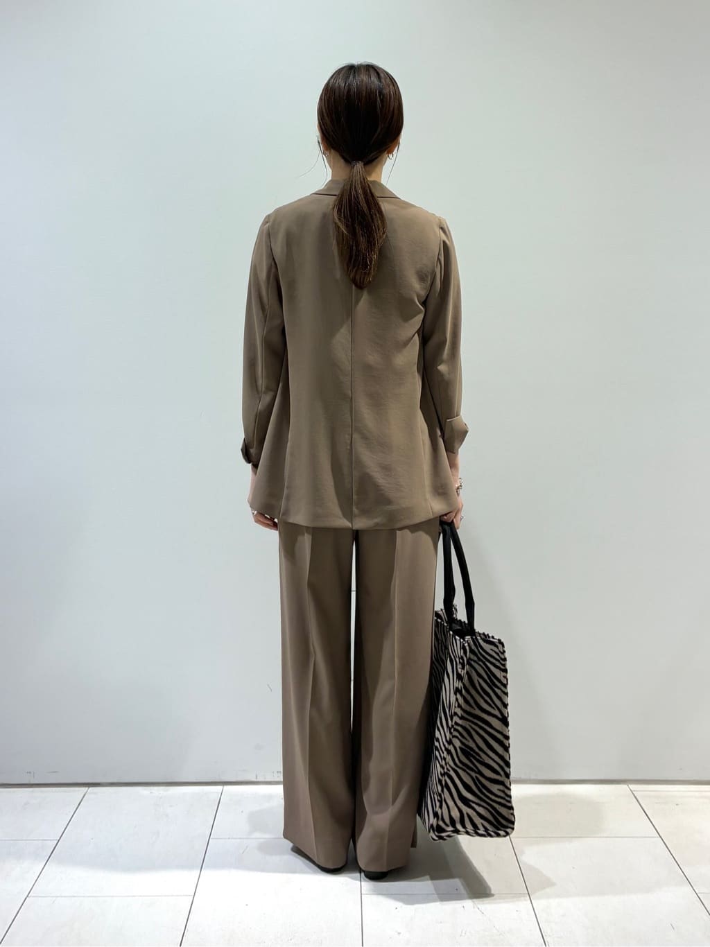 KAOさんの「INDIVI｜【軽く羽織れる！】ダブルジャケット」を使ったコーディネート