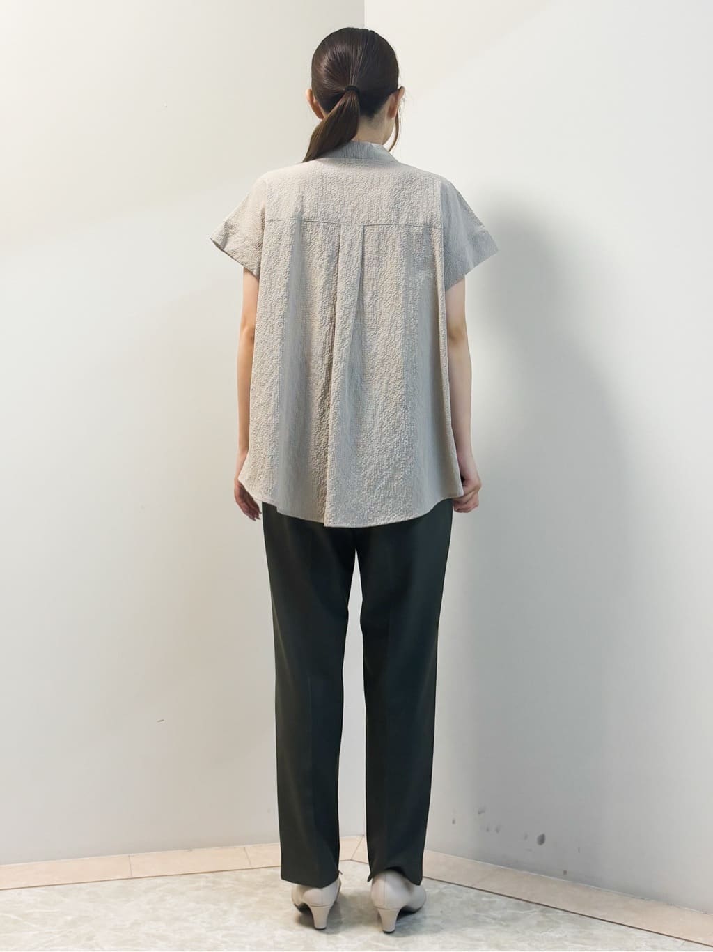 Sawaさんの「Reflect｜【二の腕さりげなくカバー】シャツ衿オフボディブラウス」を使ったコーディネート