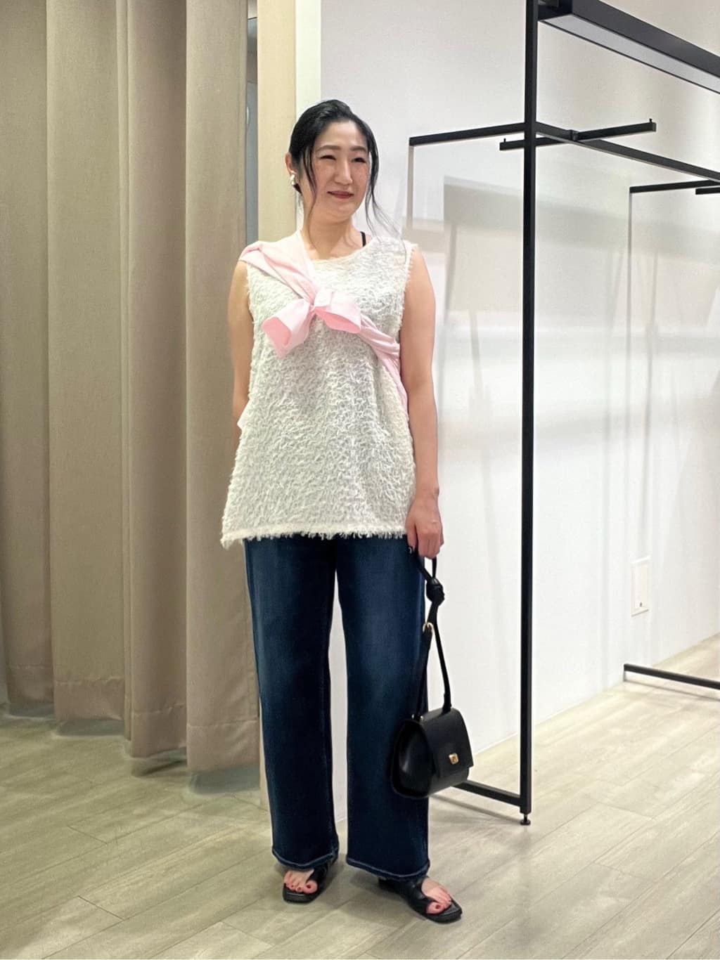 TOMOMIさんの「INDIVI｜【ウール調素材】ベルトデザインワイドパンツ」を使ったコーディネート