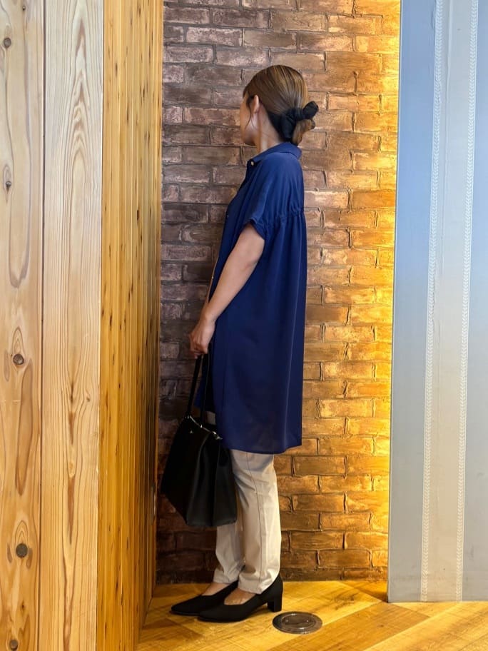 mieさんの「SHOO･LA･RUE｜【S-LL/体型カバー】さらりとしたタッチが心地よい バックギャザーブラウス」を使ったコーディネート