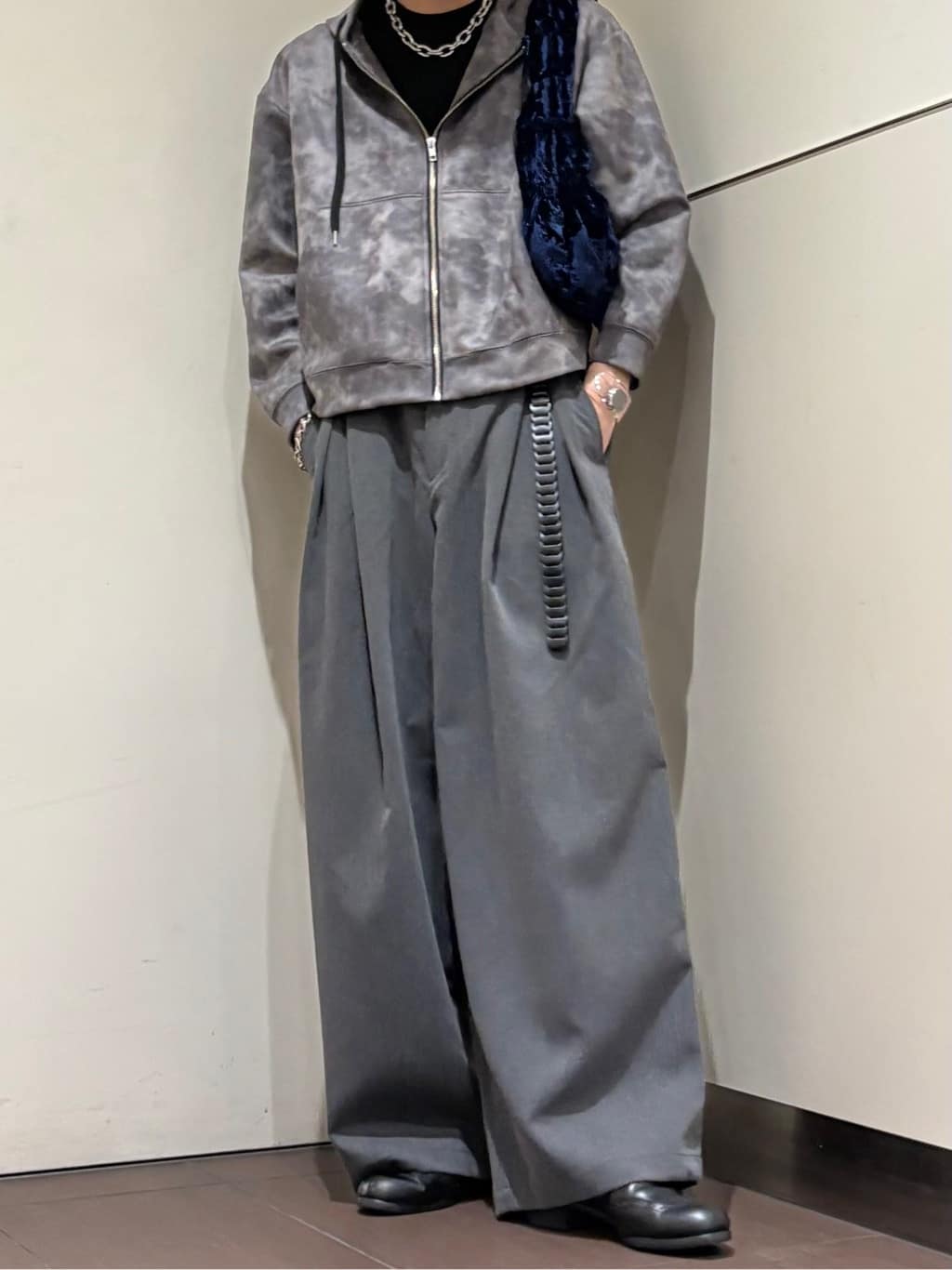 Nさんの「tk.TAKEO KIKUCHI｜ヴィンテージライクプリント ジップパーカー」を使ったコーディネート