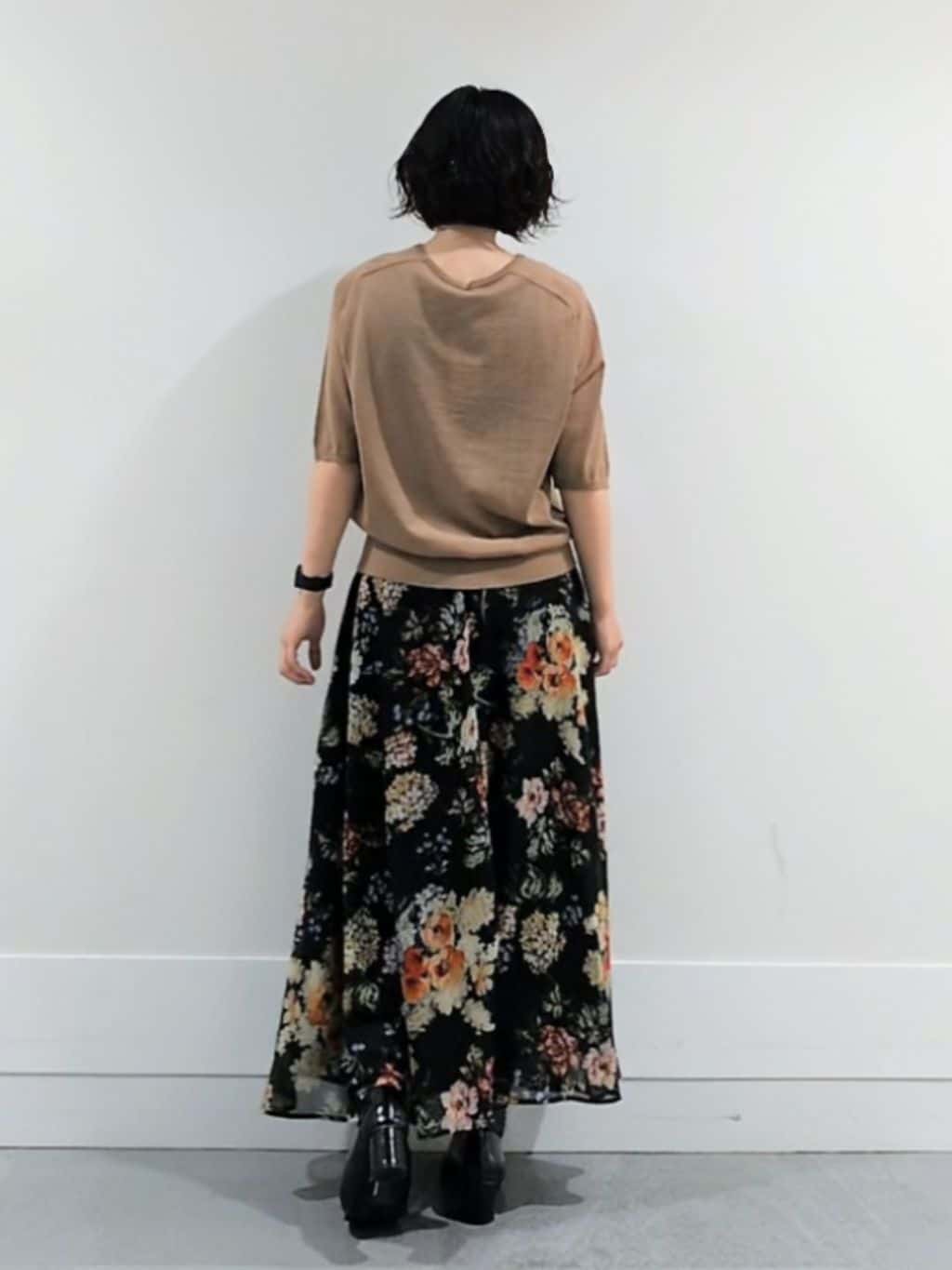 ミズタさんの「UNTITLED｜【アンサンブル可/洗える/Vネック】ウールシルクカーディガン」を使ったコーディネート