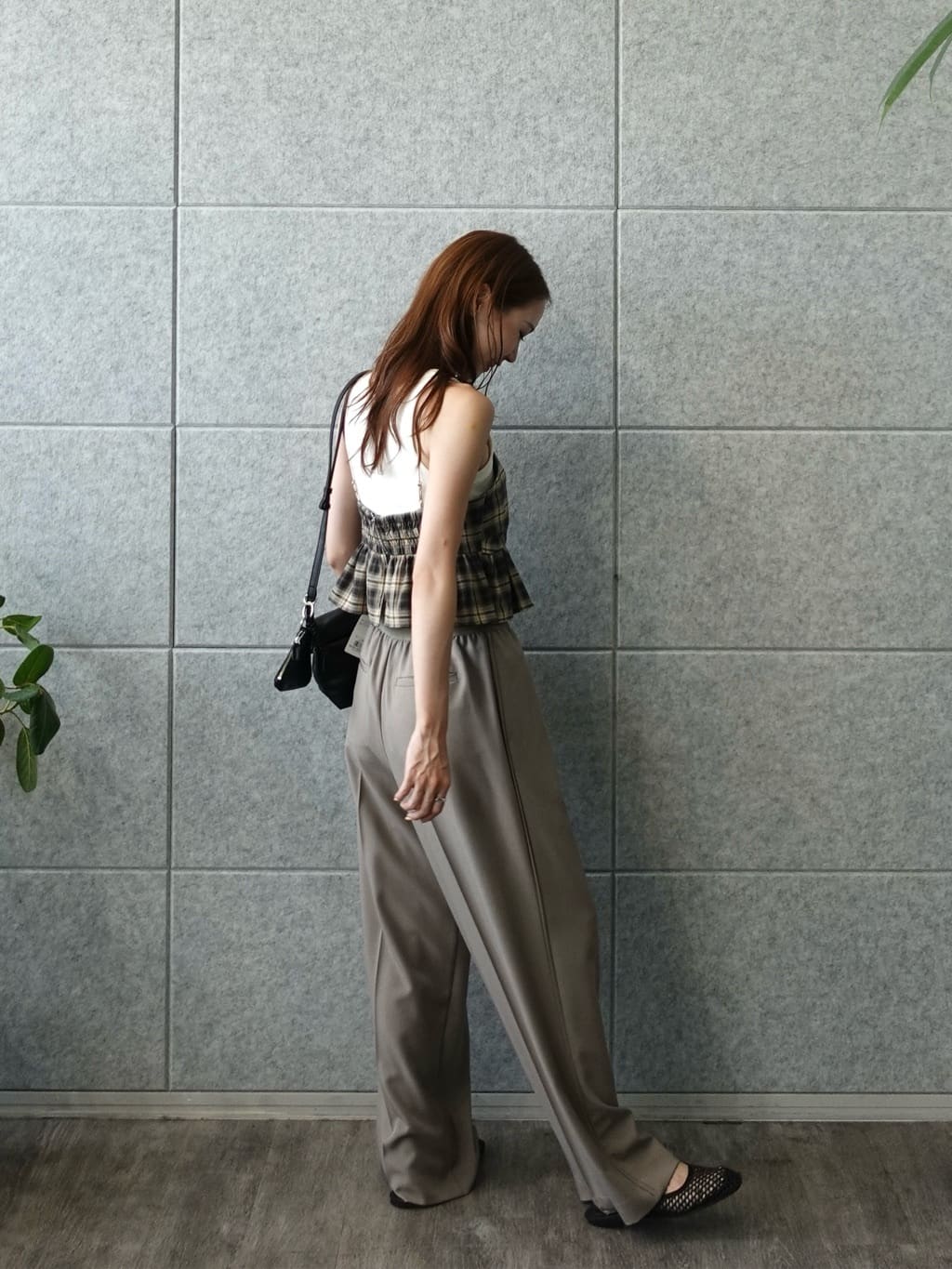 mitsukiさんの「INDIVI｜オンブレチェックビスチェ」を使ったコーディネート