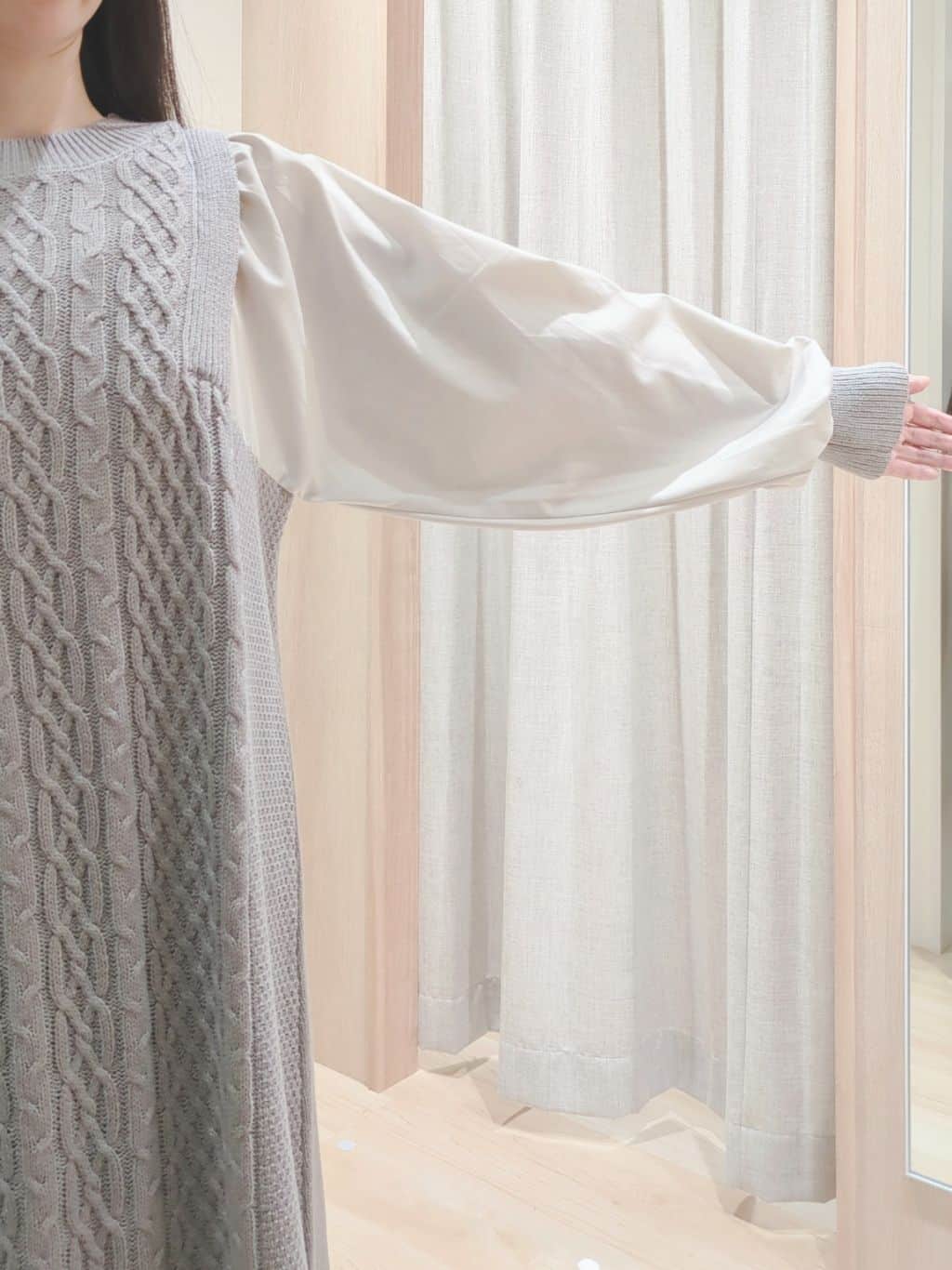 Yuiさんの「grove｜一枚で華やぐ、袖布帛ケーブルニットワンピース」を使ったコーディネート