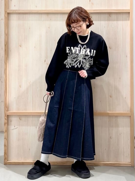nakoさんの「THE SHOP TK｜花柄ラメジャカードニット」を使ったコーディネート