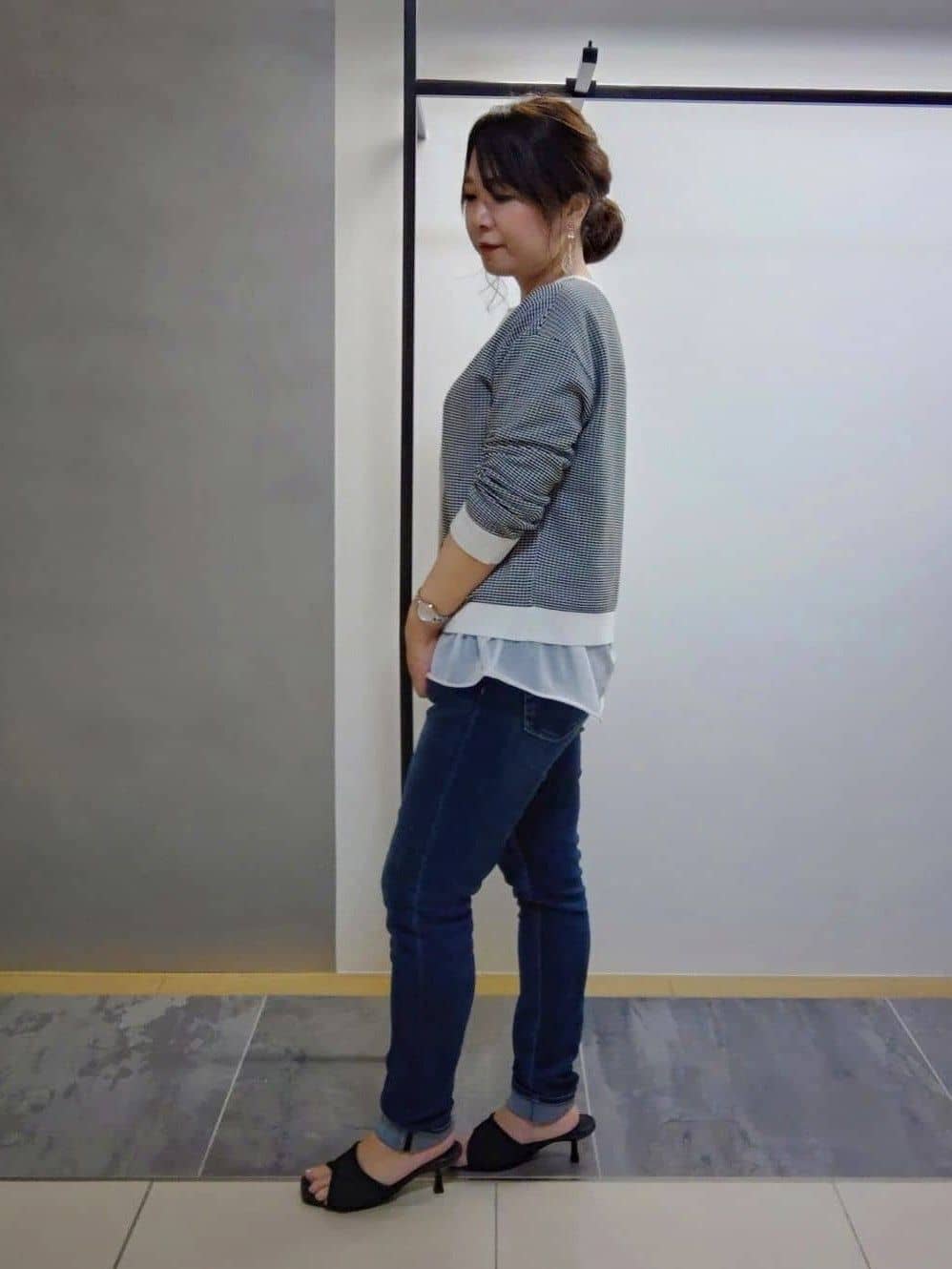 TOMOMIさんの「INDIVI｜【通年活躍！褒められデニム】スキニー デニムパンツ」を使ったコーディネート