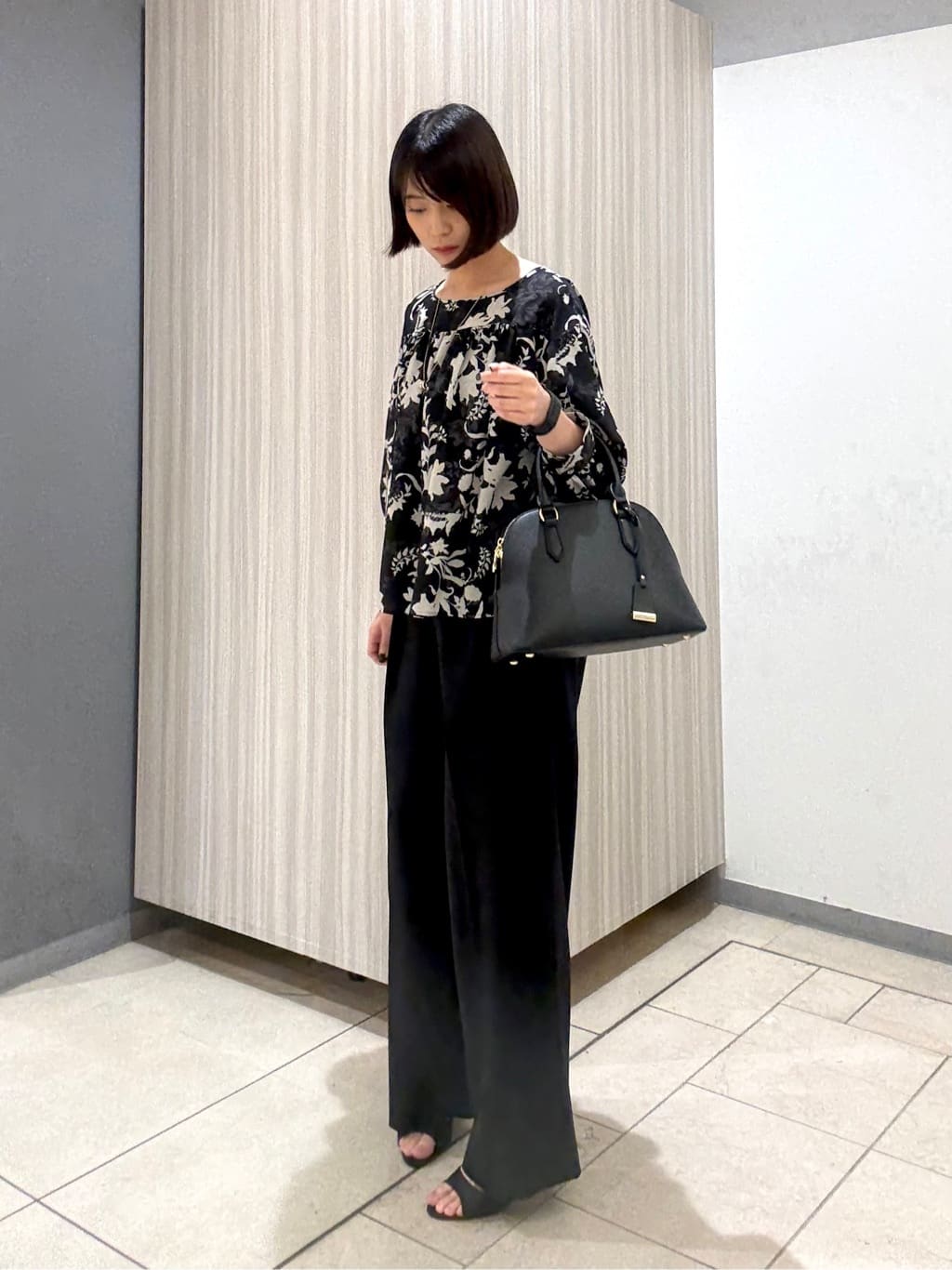 Itoさんの「UNTITLED｜【洗える/はっ水/後ろウエストゴム】ストレッチ2タックワイドパンツ」を使ったコーディネート
